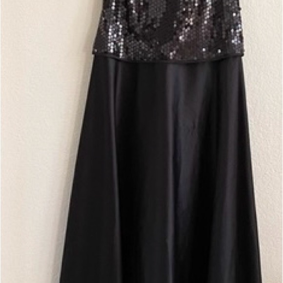 Js Collection Black Sequin Satin Formal Long Gown w/ Zip Back - Picture 5 of 6